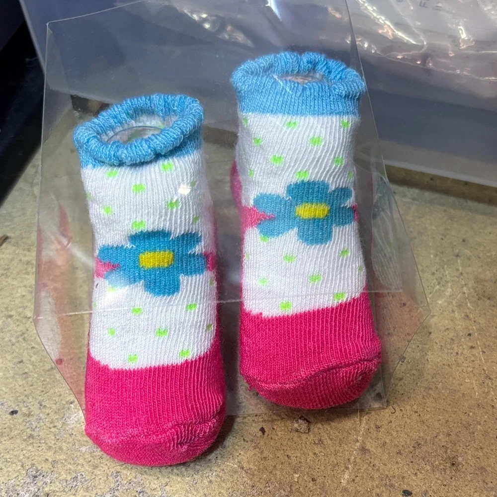 🟢10/$10 - Baby Socks with Blue Floral Accent and Pink Toes